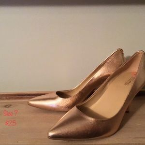 MK pink pumps sz 7 new